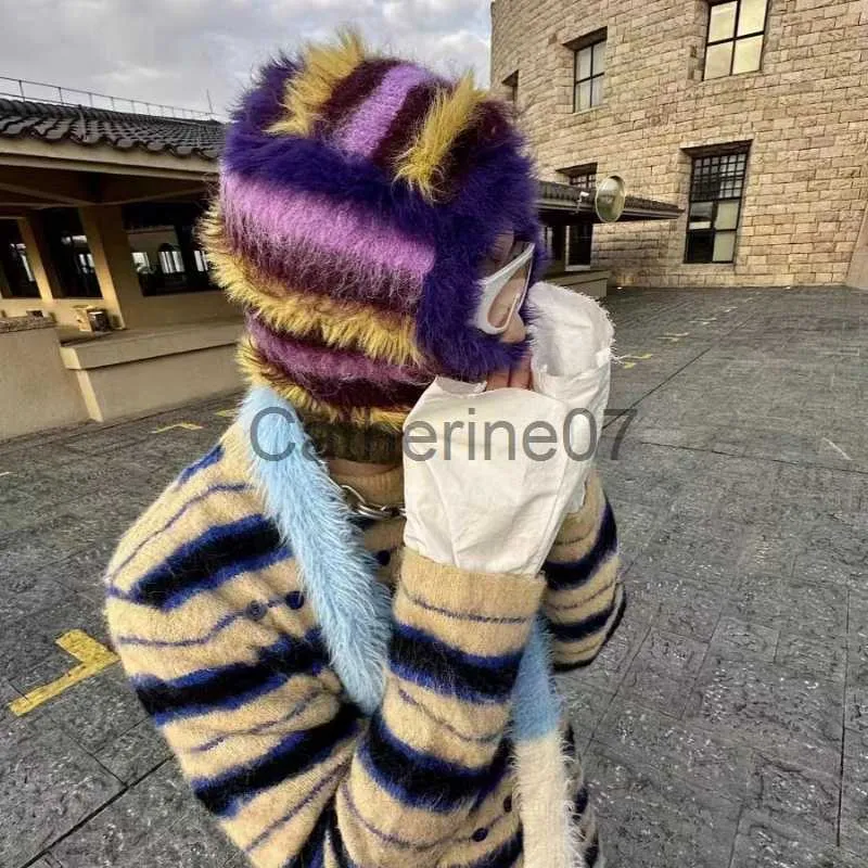 Stingy Brim Hats 2023 Wool Blended Plush Balaclava Contrast Color Fluffy Knitted Women Winter Retro Neck Protector One Skullies Beanies Wholesale J230829