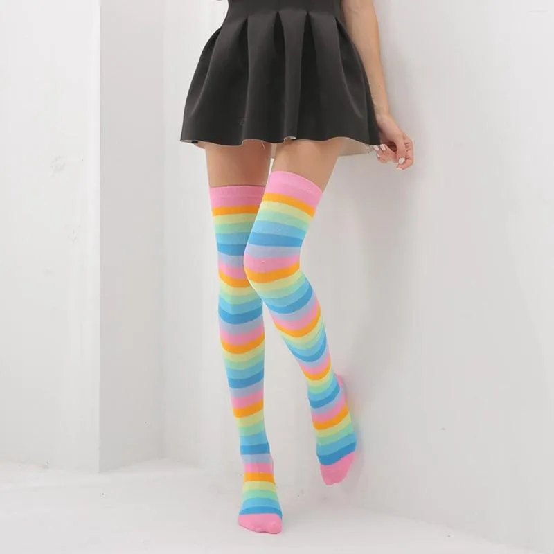 Femmes chaussettes femmes couleur arc-en-ciel rayé sur le genou cuisse haute longs bas femme multicolore coloré chaud hiver