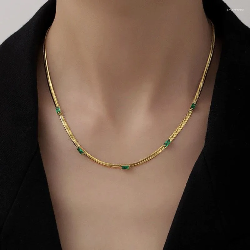 Choker Austyn Verguld Glanzend Vierkant Kubieke Zirkonia Visgraat Ketting Groen Helder Zirkonia Steen Kort