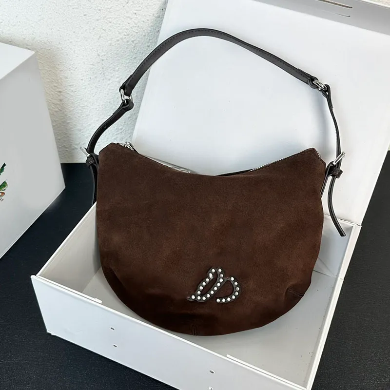 Sac Hobo en daim Sacs à bandoulière de créateurs métalliques Sac à aisselle Sac vintage pour femme Sac à main en cuir véritable Sac fourre-tout Cuirs intérieurs Matériel argenté Sacs Hobos de luxe Pochette