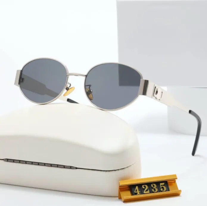 Modische Luxus-Designer-Sonnenbrille für Damen und Herren, gleiche Sonnenbrille wie Lisa Triomphe, Strand, Straßenfoto, kleine Sonnenbrille, Metall, Vollformat, 16 Farben