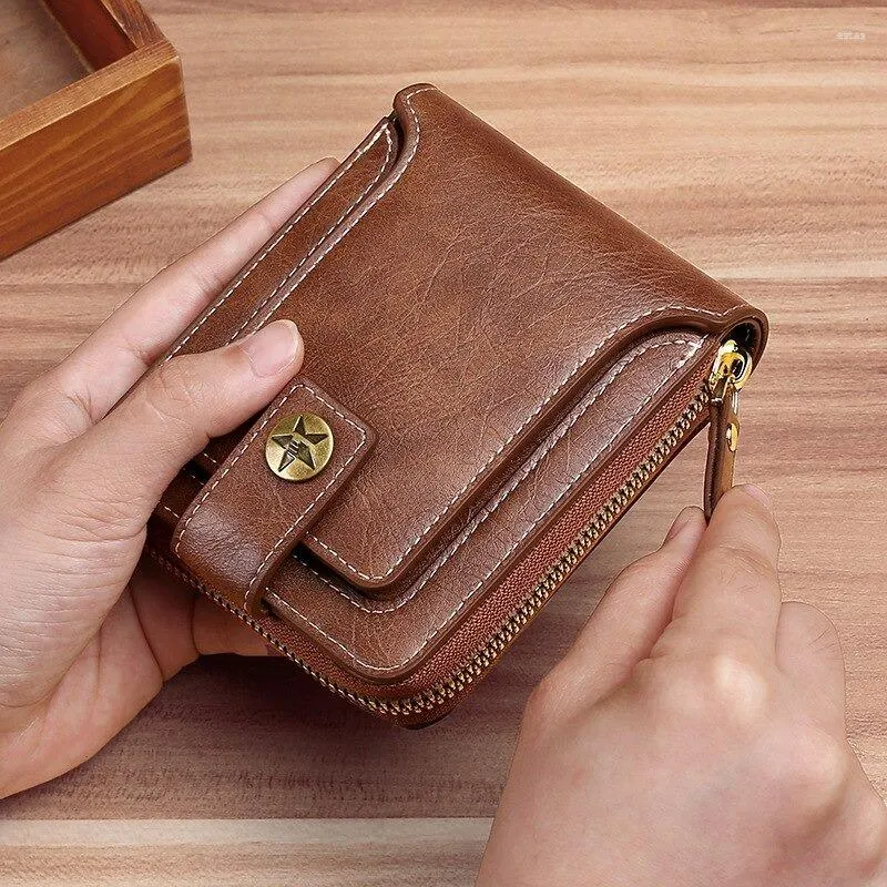 Plånböcker Vintage Men's Pu Leather Small Purse Short Horisontellt dragkedja Buckle Coin Pocket Three Fold Card Case En gåva för män