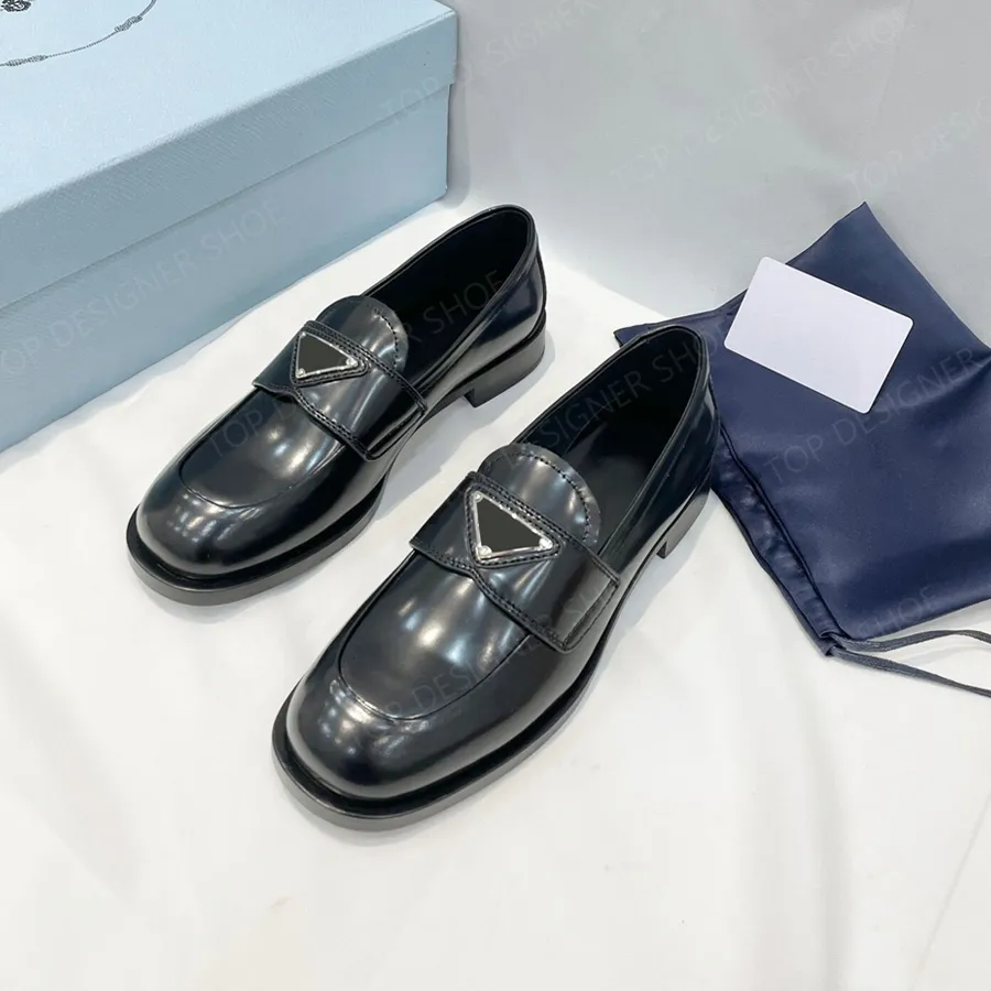 Kvalitetstriangeln Plack Läder Flat Loafer Designer Dress Shoes Girls Office Formal Casual Shoes Factory med Box 35-40