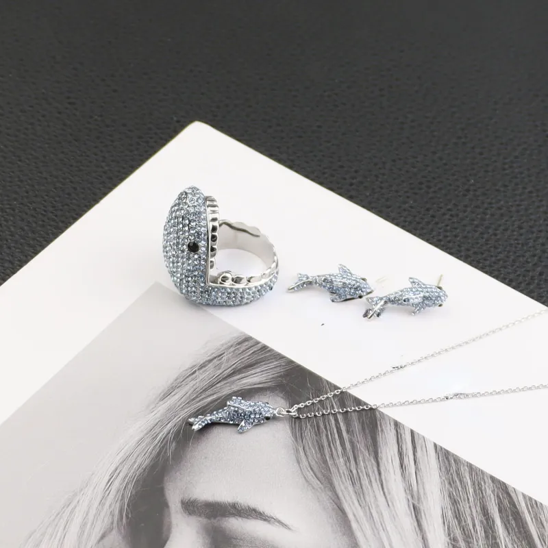 Accesorios de moda para mujer, anillo abierto con diamantes completos de animales, aretes simples, collar brillante de diamante azul