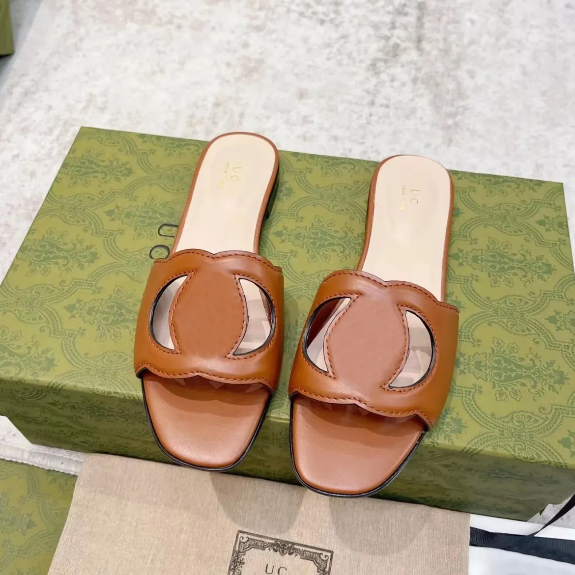 Luksusowe designerskie kobiety Slipper podwójne g wycięte blokujące wysokie obcasowe sandały skórzane sandały płaski zjeżdżalnia man ślad-górne buty letnie plaż