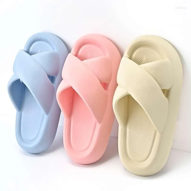 Tofflor mode tjocka botten mjuka kvinnor koreanska korsbandskor eva varm färg flip flops utomhus antislip glider sandaler