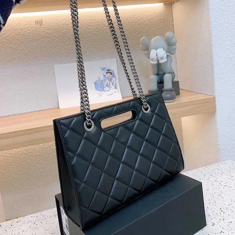 Borsa cosmetica di design da donna di lusso Borsa a tracolla trapuntata in pelle con reticolo di diamanti Borse a tracolla di grande capacità Borsa a tracolla classica con fibbia Moda Valigie Frizione