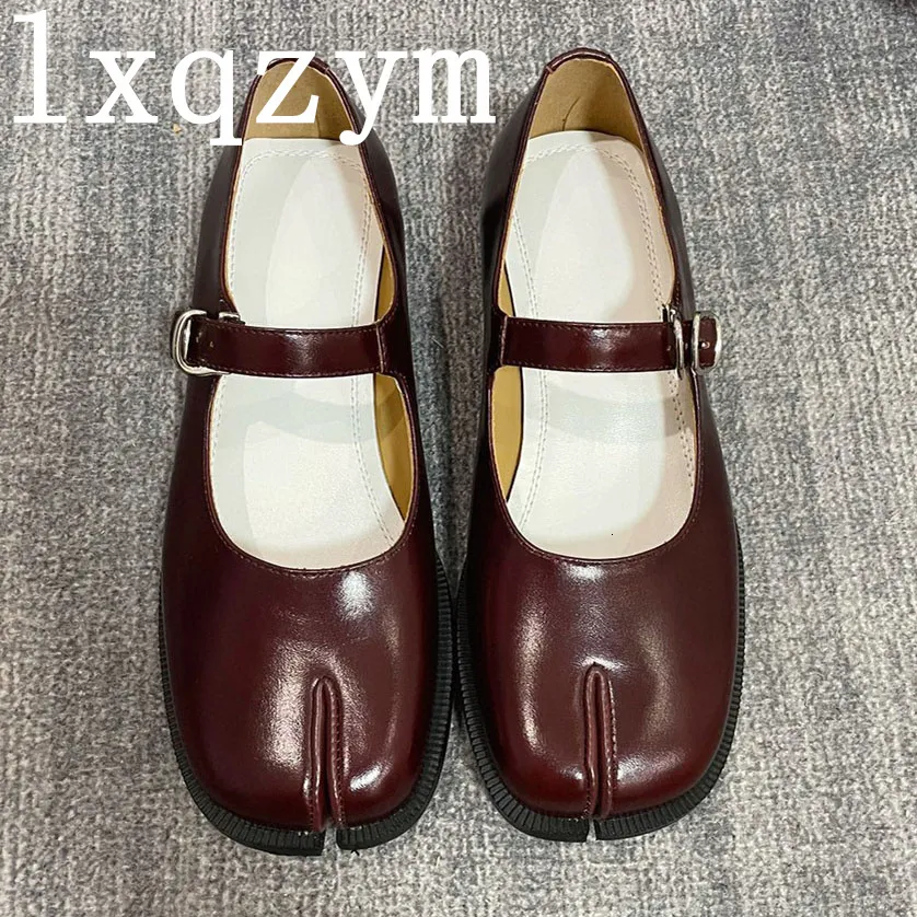 2024Dress Shoes Women Split Toe Tabi Flat Heels Shoes Woman Ladies Mary Jane Shoes Shallow Vintage Sandals Buckle Single Real Leather Shoes 230830