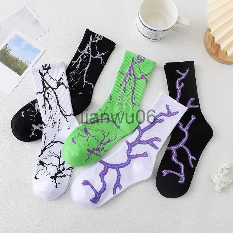 Others Apparel 2022 Black Lightning Men and Women Socks Cotton Color Harajuku White Flash Happy Hip Hop Fashion Skateboard Casual Girls Socking J230830