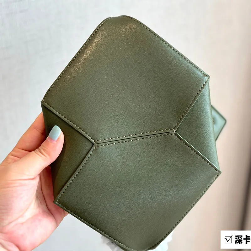 New fashion designer top stream foldable bag Hand-held crossbody bag Crossbody bag 39X33 with box
