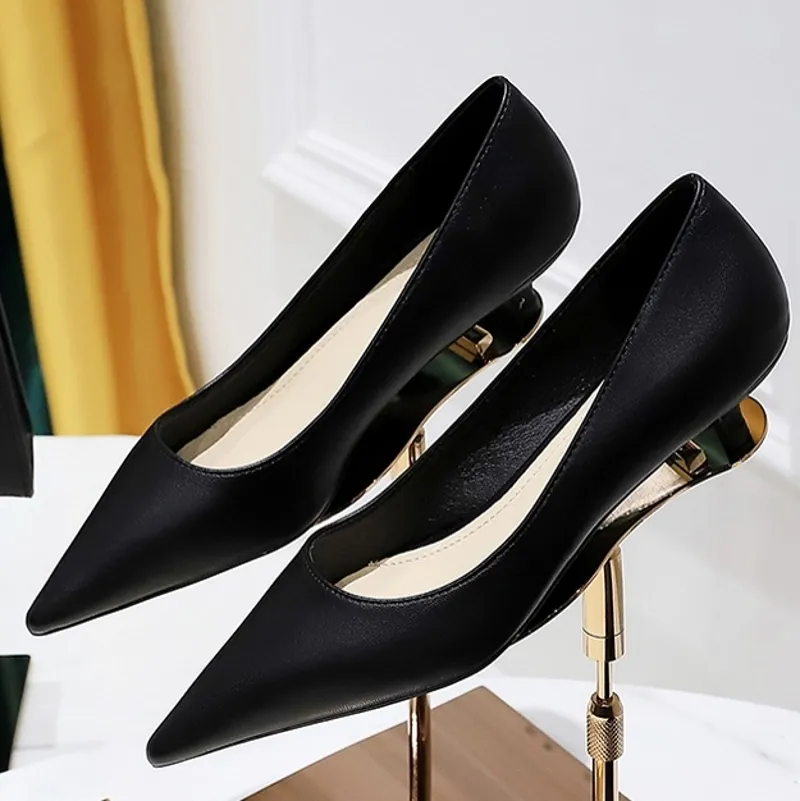 Soft Leather Elegant Med High Heels Comfortable Ladies Dress Shoes For  Bride Classic Black And White Pumps For Comfortable Office And Work Wear  F0002 230830 From A5050, $28.2 | DHgate.Com