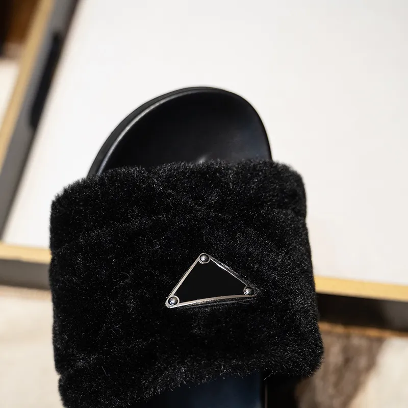 Autumn and Winter Designer Triangle Logo Fur Slippers Luxury fuzzy Slides Home Furry Flat Sandals prad Female Cute Fluffy flip flop slippers for women size 36-42