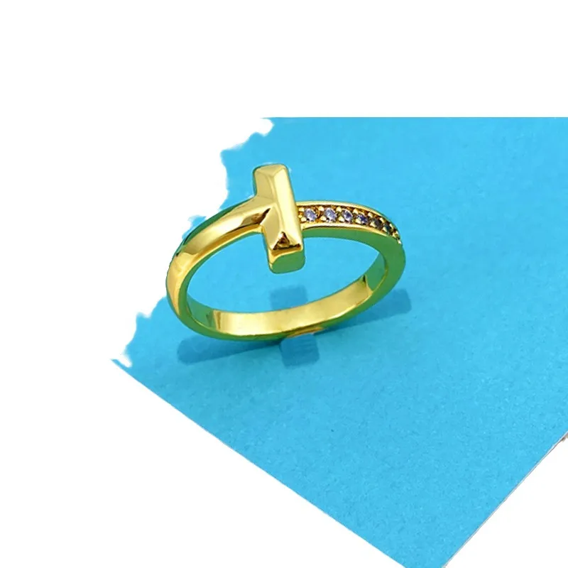 Luxury T Diamond Ring för kvinnor rostfritt stål mode charm par ring gåva för flickvän tillbehör grossist 2024 överraskning gåva