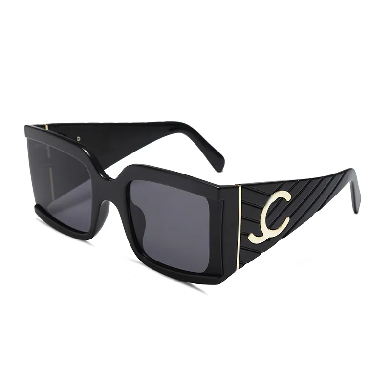 Oversized Checkered Rim Photochromic Sunglasses for Women  display picture 3
