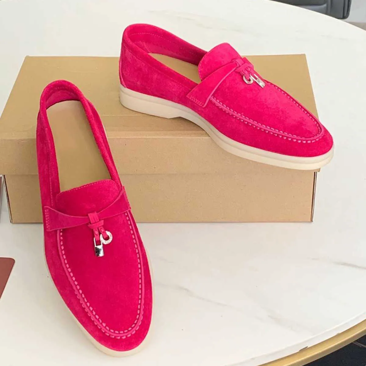 Loro Chaussures habillées pour femmes Chaussures décontractées en cachemire de haute qualité Designer Rose Rose Bouton Piana Bout rond Classique Confortable Hommes Femmes Chaussures à enfiler Femme Plat