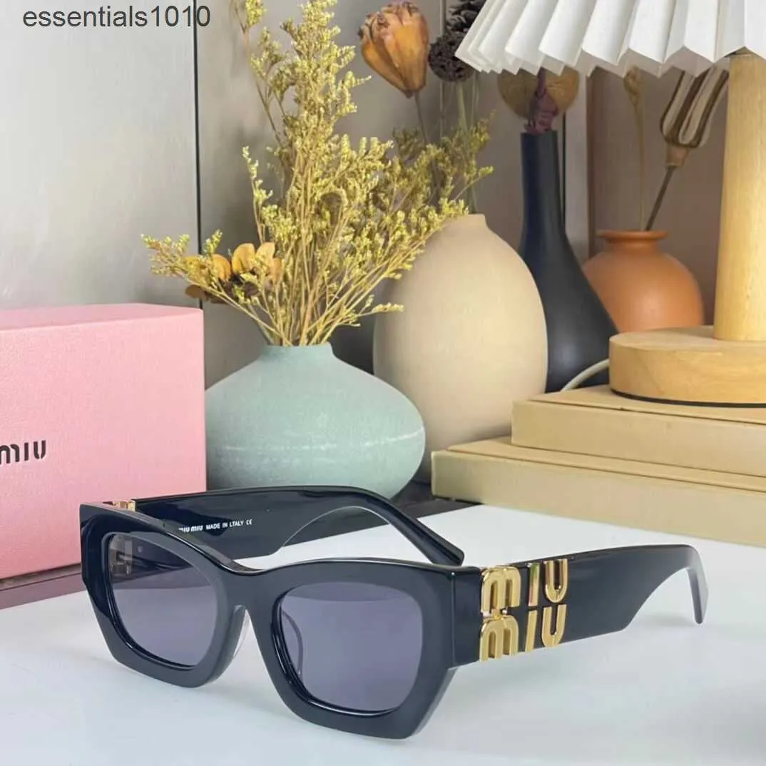 Miu's 2023 New Sunglasses SMU09W Butterfly Simple Cat's Eye Fashion Advanced Plate Full Frame Sunglasses