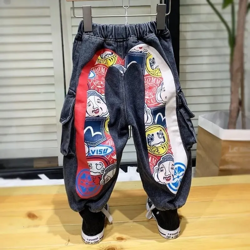 Jeans Boys 'Bebek Pantolon İlkbahar ve Sonbahar 2023 Kore Baskı Çocuk Baskılı Gevşek Moda İş Giysesi 230830