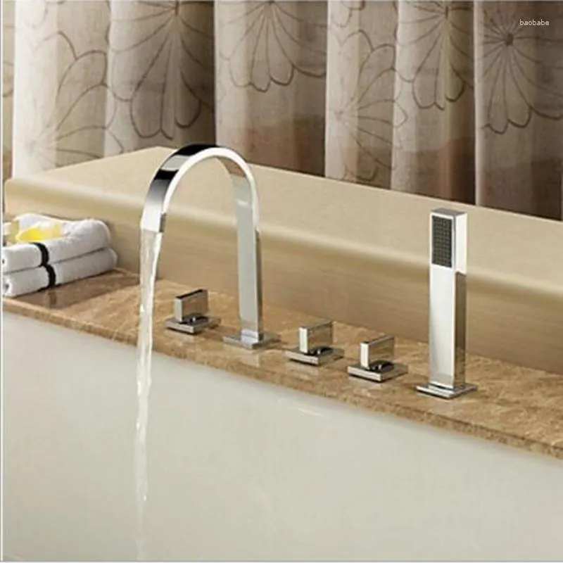 Rubinetti per lavandino del bagno Vidric Cascata diffusa Roman Deck Mounted 5 pezzi Vasca da bagno Rubinetto Set di rubinetti Combo Doccia palmare Torneira Lucido