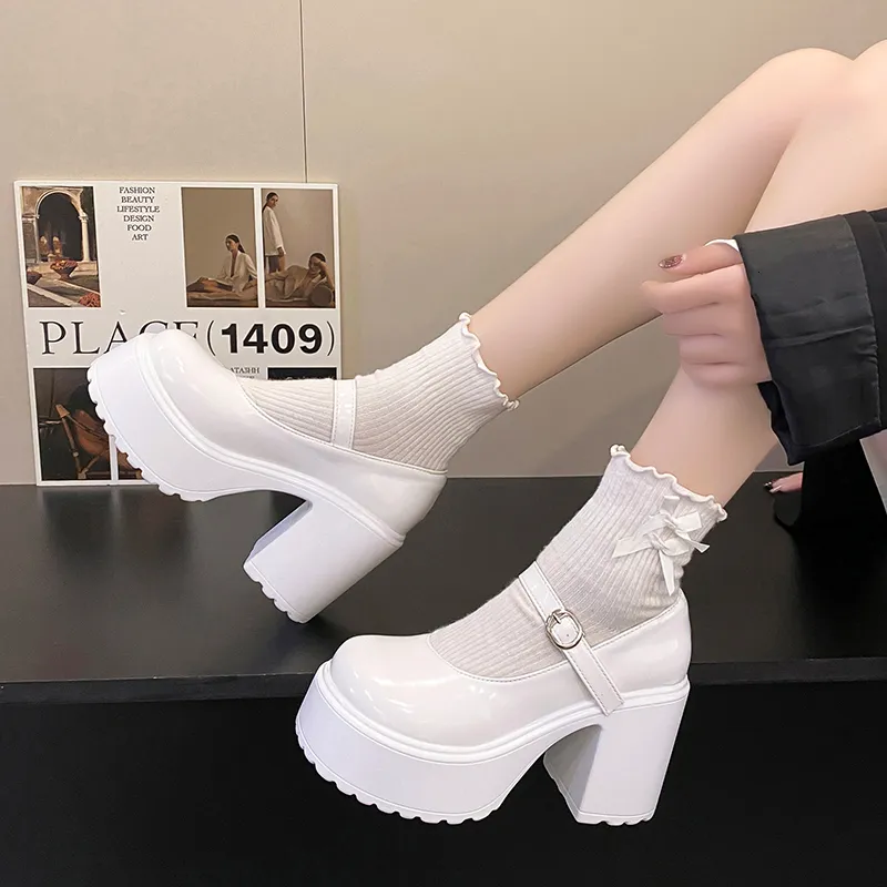 Chaussures habillées Mode blanc plate-forme pompes pour femmes super talons hauts boucle sangle Mary Jane chaussures femme Goth épais talon chaussures de fête dames 230830