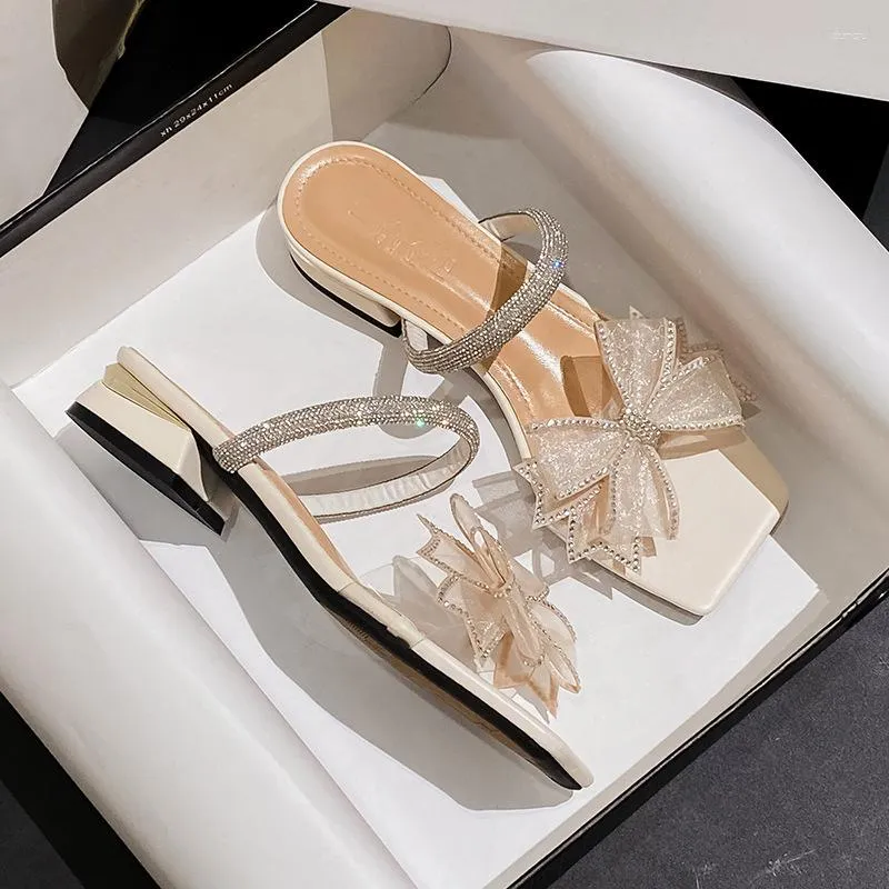 Sandálias Plus Size Mulheres Modern Transparente Diamantes Lace Bow Bling Crystal Party Casamento Escritório Vestido Verão Chinelo