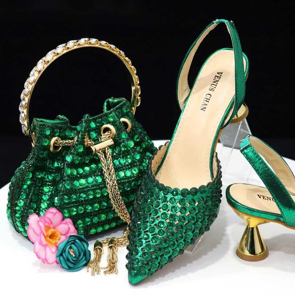 Chan Tacchi alti per Lady Designer di lusso Colore verde Pieno di diamanti Punta a punta Scarpe e borsa da sposa Set per la festa 230807