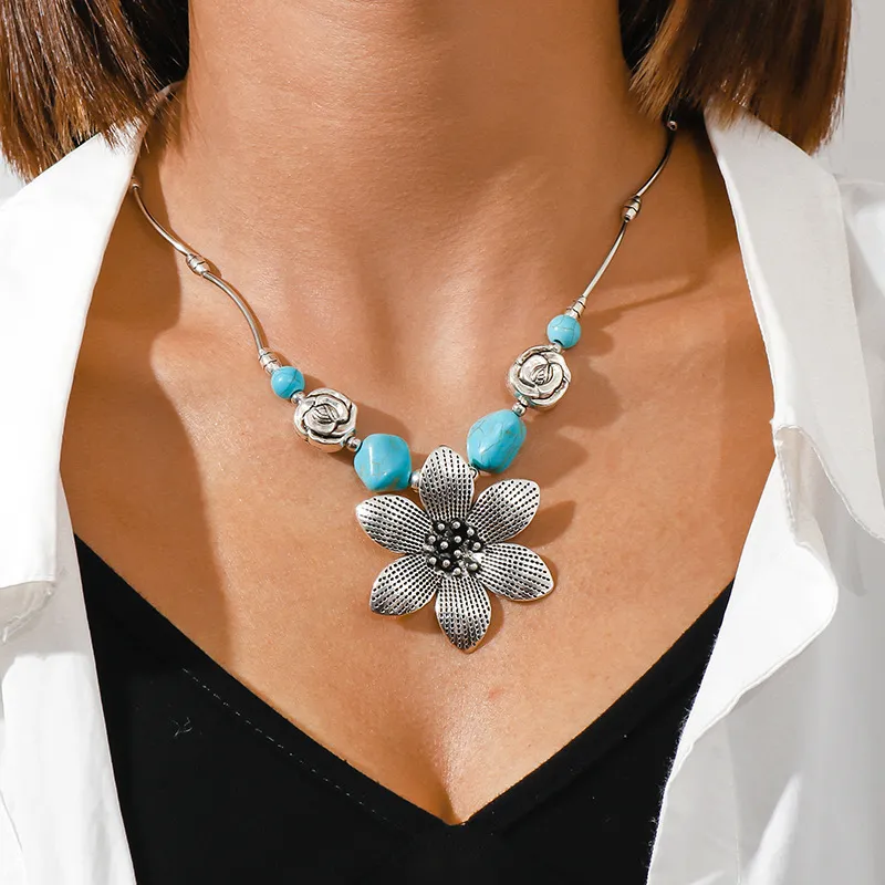 Pendanthalsband Bohemian Turquoise Flower Necklace For Women Girls Vintage Ethnic Style Personality Party Jewelry Gifts 230831