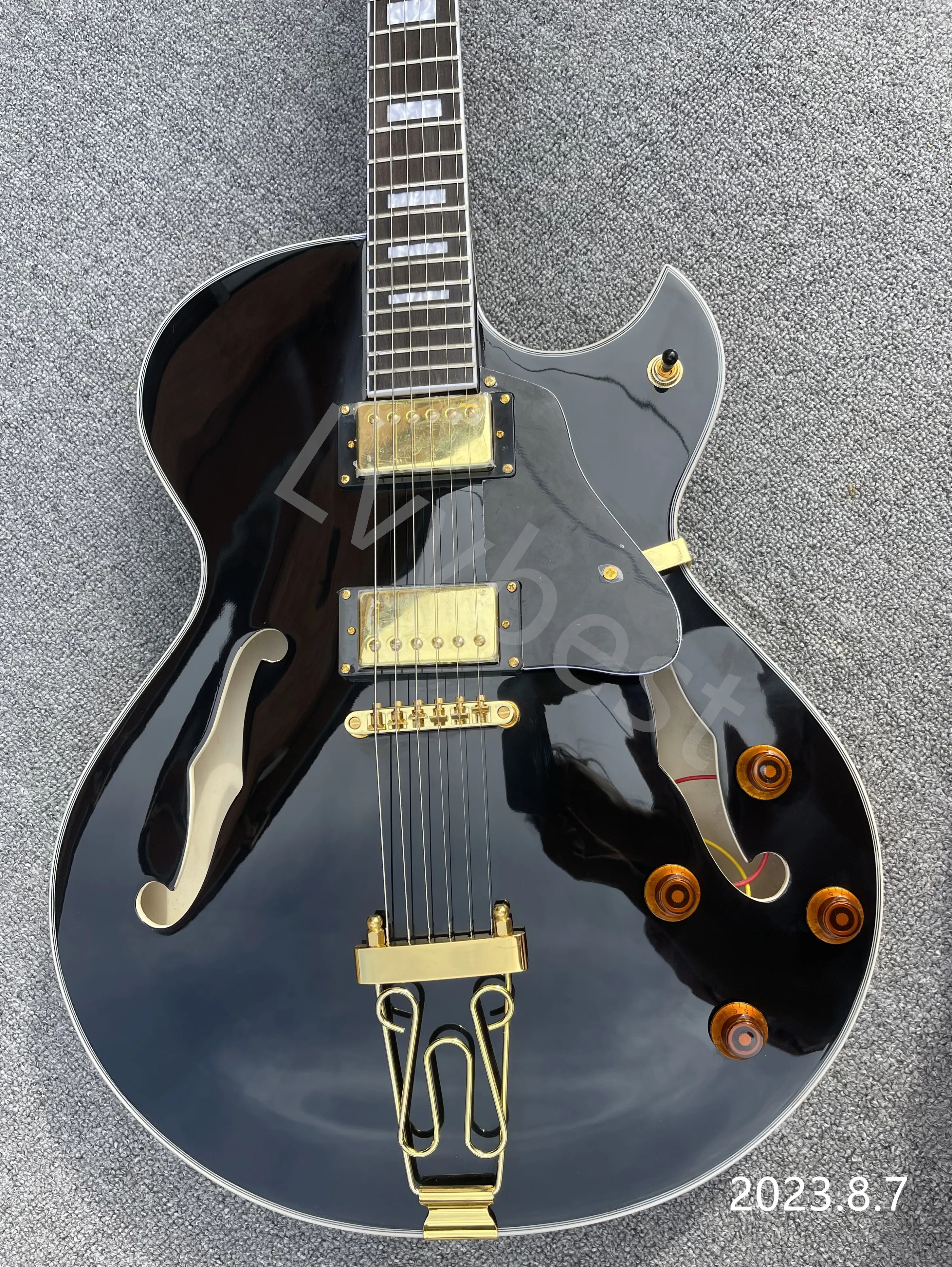 Hollow Body Jazz Guitar: Solid Black Electric Gitar Od 1 227
