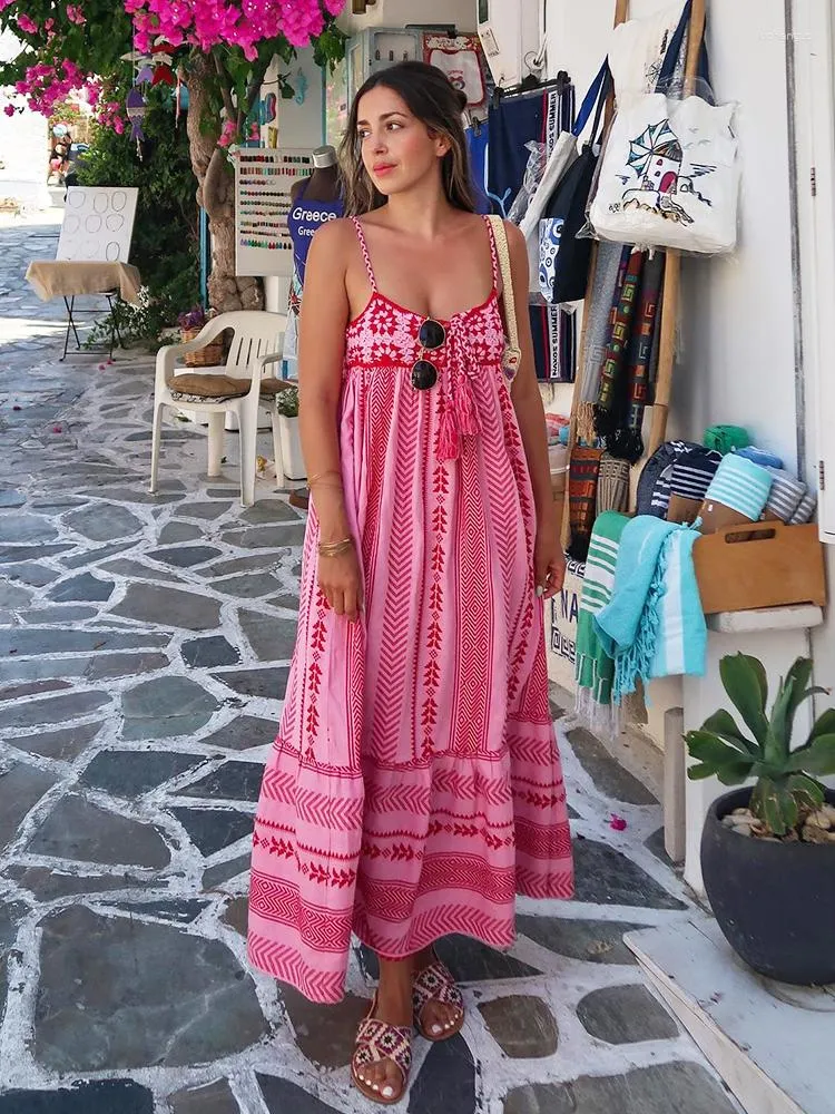 Robes décontractées Chicheca Crochet Bohème Robe d'été pour femmes Spaghetti Strap Rouge Vintage Tassel Beach Maxi Longue Robe d'été Automne