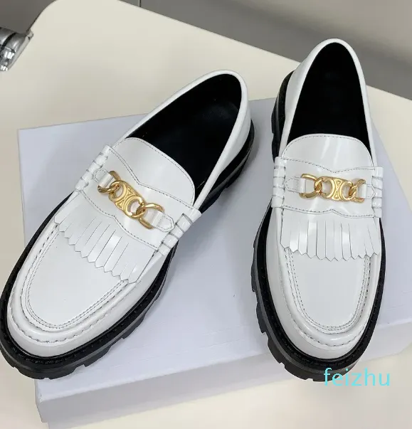 Lyxdesigners Flat Dress Shoe äkta kalvskinn läder slip på lägenheter kvinnors vita triomf gyllene kedja fransade loafers fabrikskor