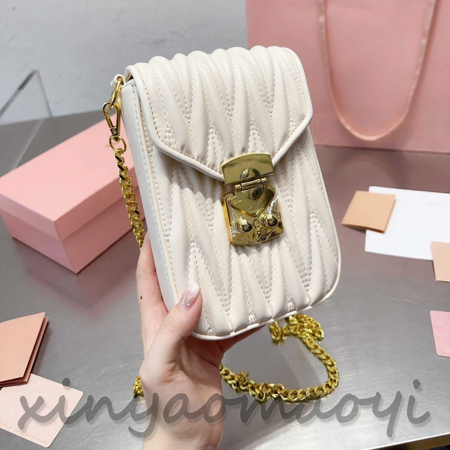 MM Designer Bag Bage Mobile Bag ، وحقيقية ميني ، وحقيبة الهاتف المحمول للسيدات ، وحقيبة Crossbody ، وحقيبة سلسلة ، وأزياء أنيقة ، وحجم حلوى الحجم: 13*18 825990