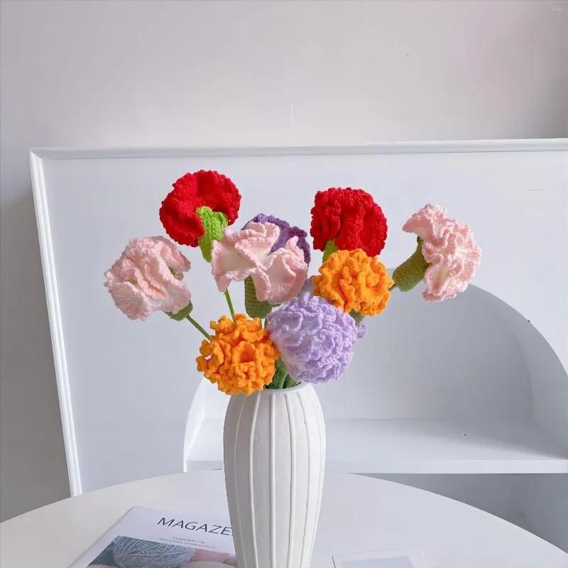 装飾的な花1pcs手編みの糸クロシュカーネーションカーネーション装飾のための人工花束ホームガーデンの装飾