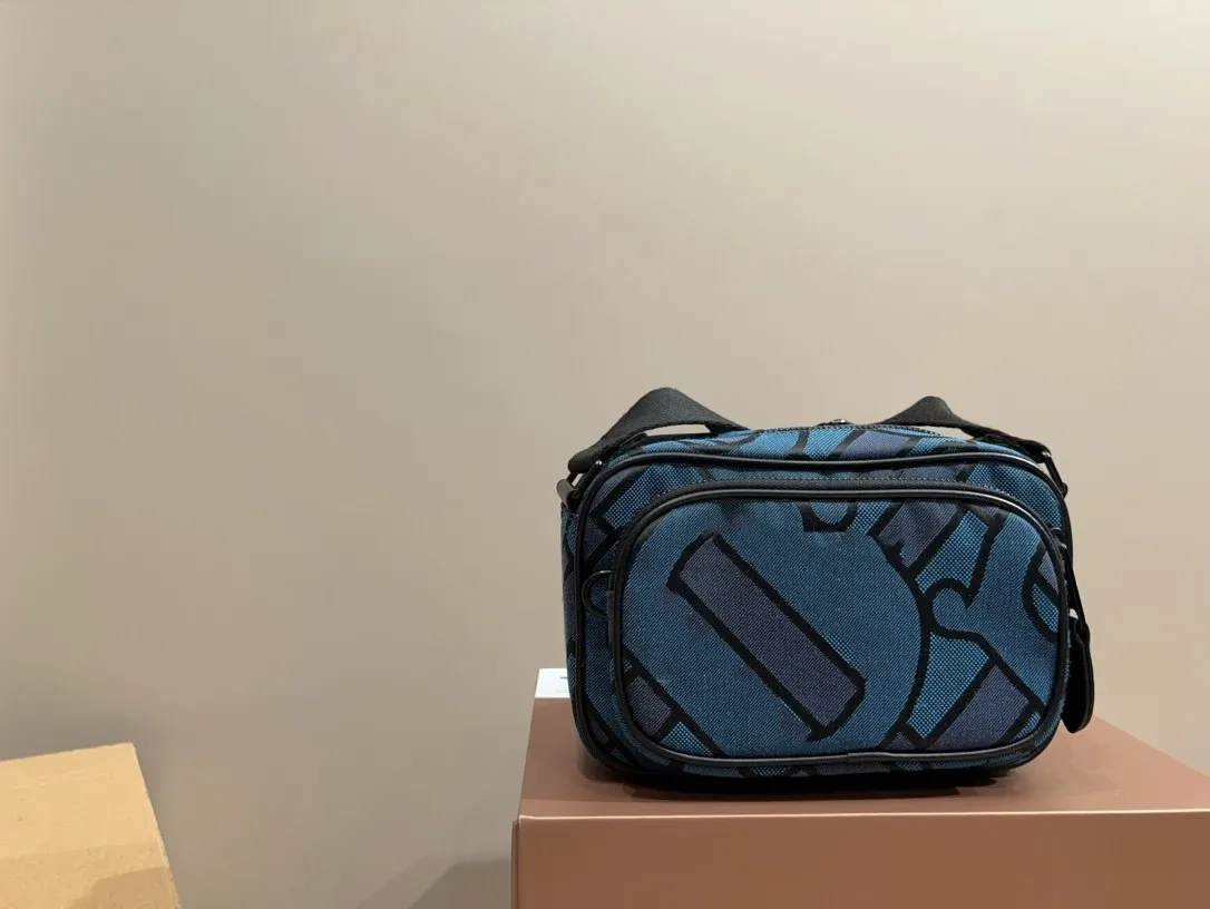 Nowa torba designerska torba z kamerą mężczyźni kobiety sportowe torby crossbody kamuflaż niebieskie czarne, swobodne torby na ramię