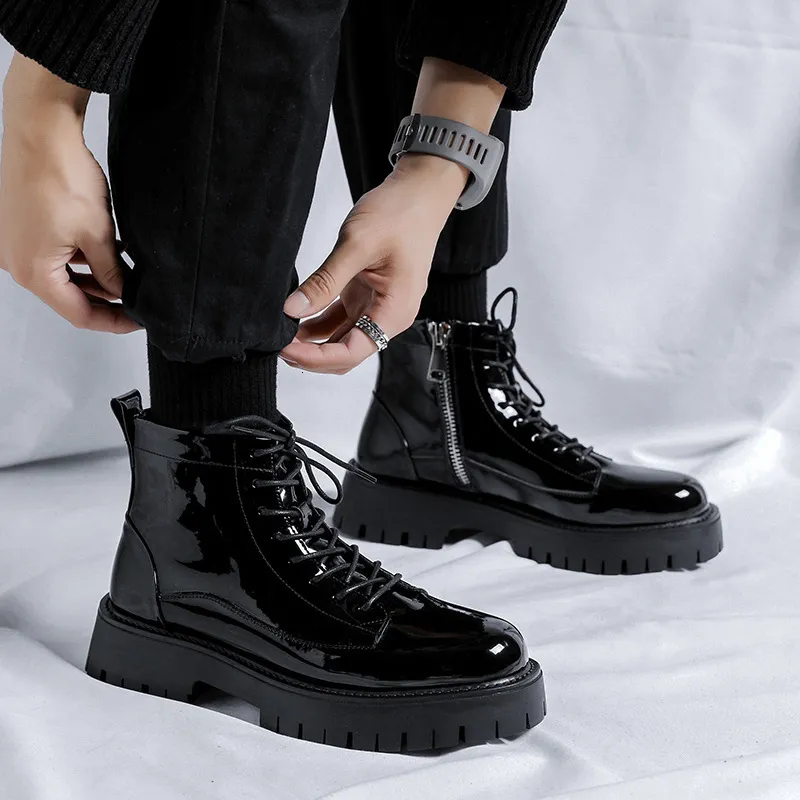 Bottes hommes semelle épaisse décontracté en cuir verni chaussures courtes mâle coréen Streetwear mode Punk Rock moto 230831