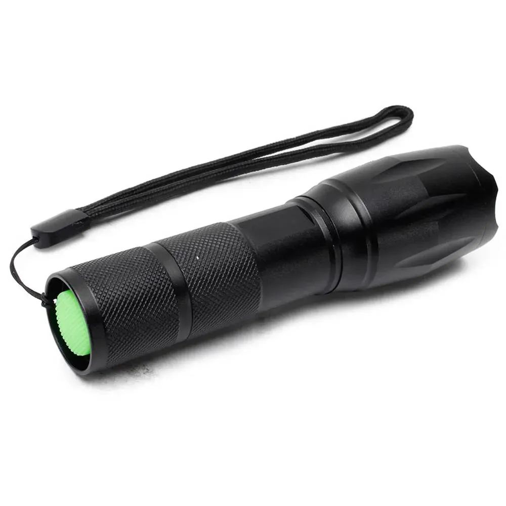 MVIOCS Torcia a LED rossa, ricaricabile, zoomabile, impermeabile, potente, 4 colori in 1, luce verde, luce blu, luce bianca, torcia per casa, esterni, campeggio, osservazione notturna