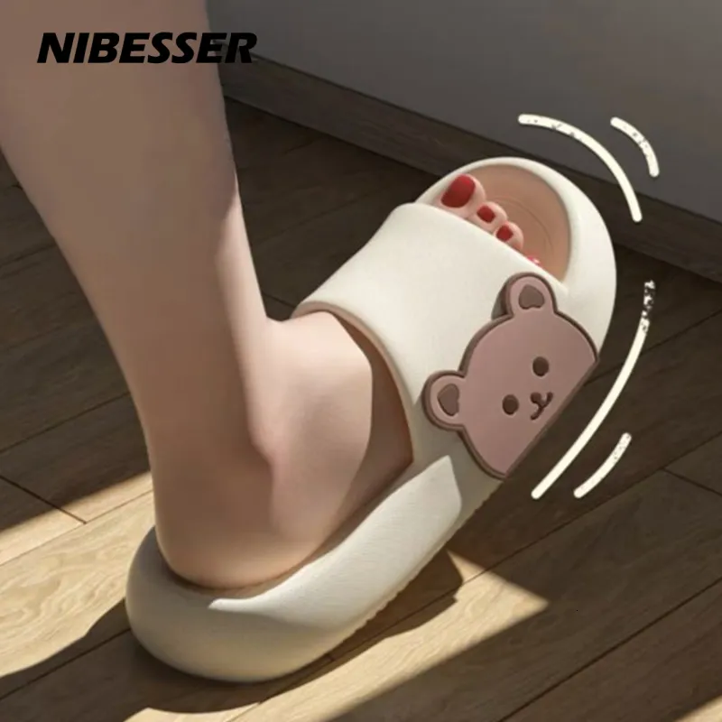 Slippers Zomer Damesslippers Strandslippers Cartoon Beer Slippers Heren Dikke Zool Indoor Badkamer Antislip Schoenen Paar Sandalen 230830