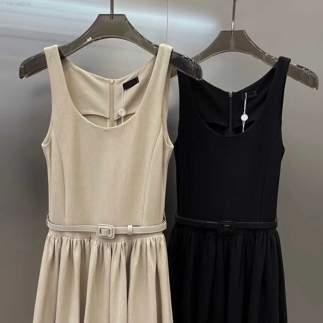 Summer women's black sleeveless square collar belt waist waist A-type long dress, polyester fabric soft and comfortable, slim casual fashion.