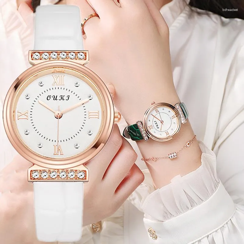 Armbanduhren 2023 Trendy Frauen Uhren Mode Luxus Kristall Uhr Leder Band Damen Quarz Armbanduhr Casual Mädchen Schmuck Geschenke