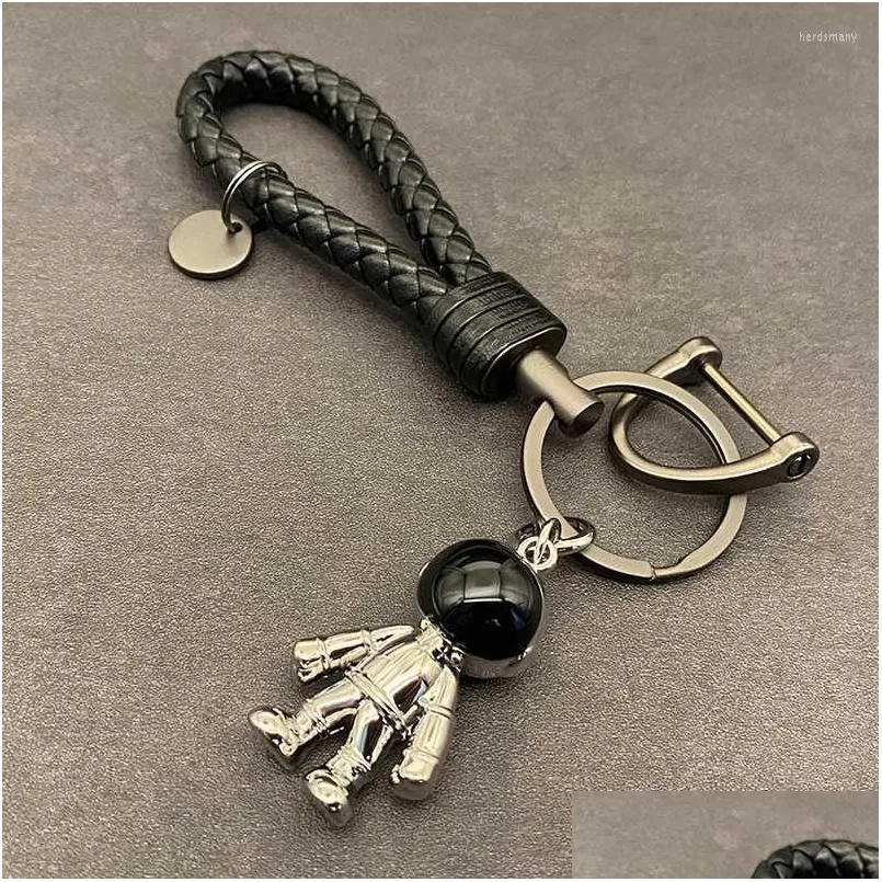 Porte-clés Longes Porte-clés Astronaute Pendentif En Cuir Porte-clés Bague Ornements Cadeaux Pour Hommes Et Femmes Accessoires De Voiture Drop Livraison Dhuhq