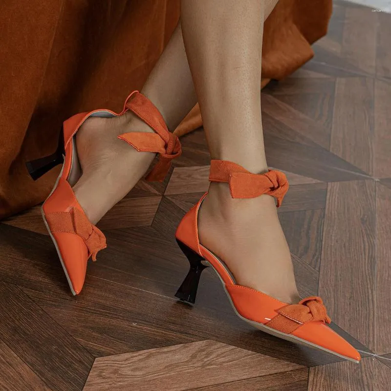 Klädskor modepumpar design snörning bowknot kvinnor våren spetsig tå slingback höga klackar mular sandaler damer svart orange