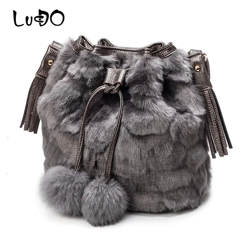 Bolsas de noche Moda Otoño Invierno Mujeres Bolsa de hombro Leopardo Peluche Piel Peluda Señoras Crossbody Mujer Borla Bola Bolsos Mujer 230831