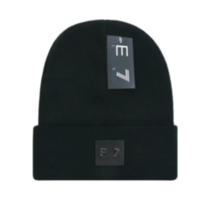 Modedesigner män vinter beanie högkvalitativ unisex stickad bomull varm hatt klassisk sportskalle mössor damer casual utomhus randkap