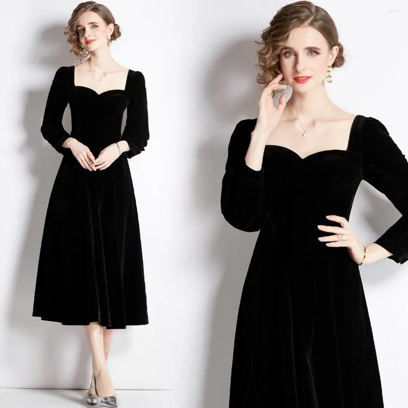 Casual Dresses Fall/Winter 2023 Square Neck Black Velvet Long Sleeve Dress French Retro Hepburn Style Simple Midje Slim kjol