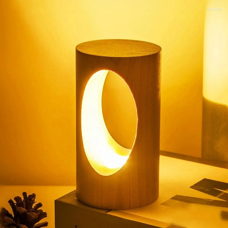 Tischlampen Kreative Massivholz-LED-Lampe Hohlgeschnitztes Nachttisch-Desktop-USB-betriebenes Nachtlicht