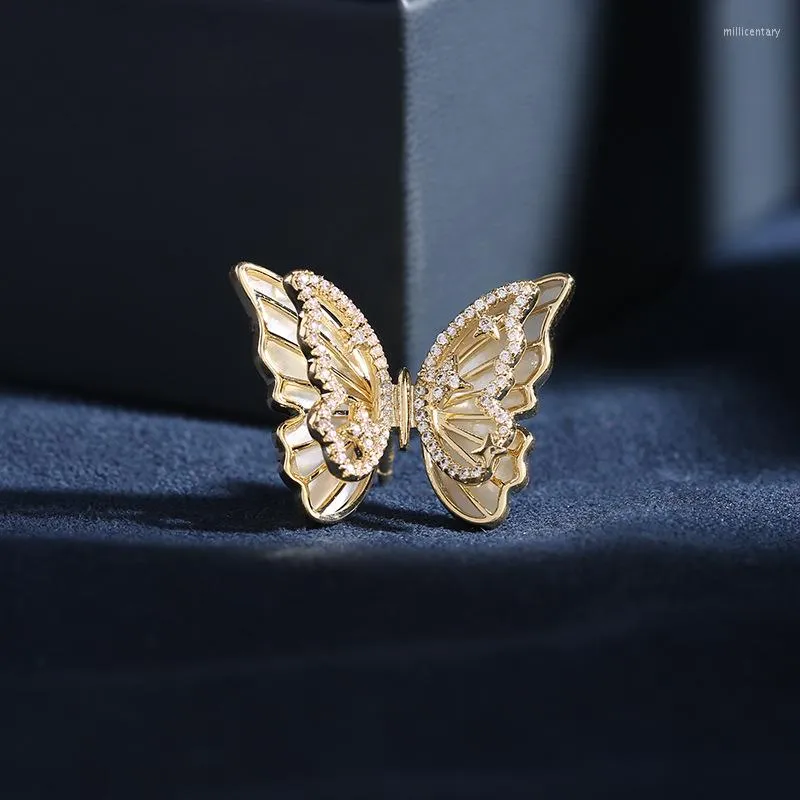 Broscher elegant insektsfjäril för kvinnor kubik zirkoniumguld färgskal lapel stift halsduk tröja prydnad år gåva