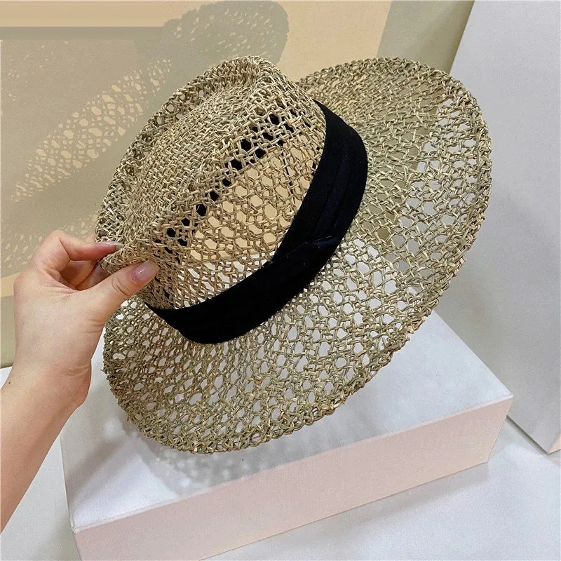 Nya naturliga gräs Strawhattar för kvinnor sommar Flat Brim Beach Sun Hats Fashion Hollow Holiday Cap Chapeau Femme