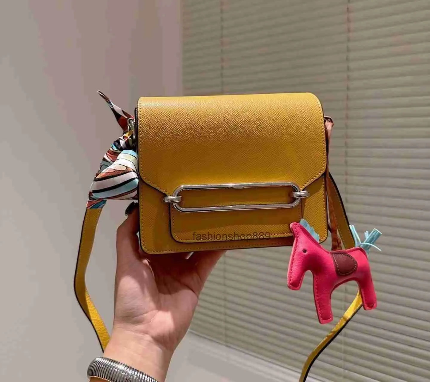 Classic Designer Mini Shoulder Bag With Letter Buckle Removable