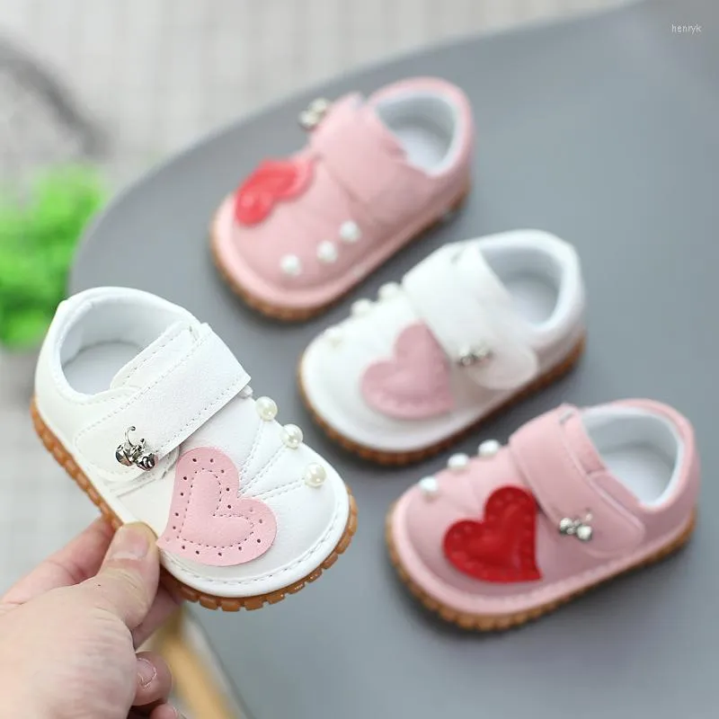 First Walkers paleleira 11.5-13.5cm 2023 fofo coração menina bebê sapatos princesas de fundo macio Little criança