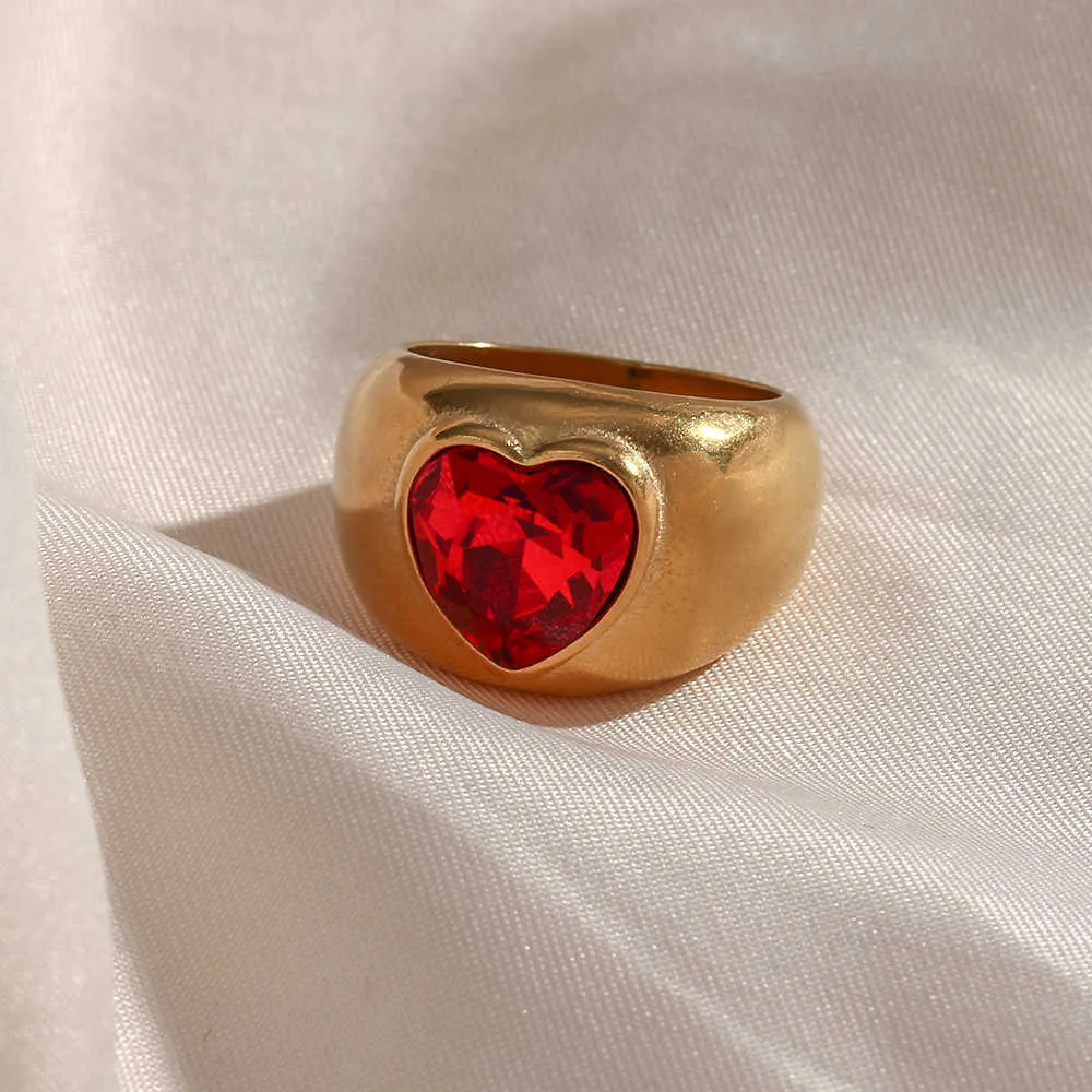 Clusterringen 2021 Nieuwe roestvrijstalen verklaring Red Zirkon Stone hartring overdreven gedurfde dikke ringband feestringen voor vrouwen G230228