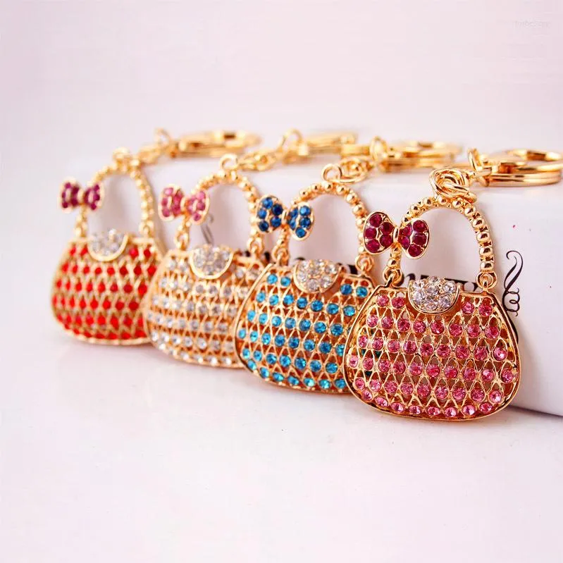 Keychains Creative 4 Color Cute Rhinestone Ladies Handtas Vorm Keychain Bag Accessories Metal Pendant Small Gift Giveaway