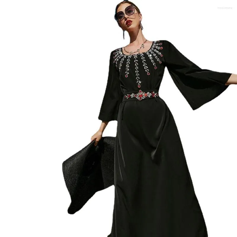 Casual Dresses Donsignet Muslim Dress Fashion Abaya Dubai Black Chest Full of Diamonds Satin Long Bow Turkiet Saudiarabien